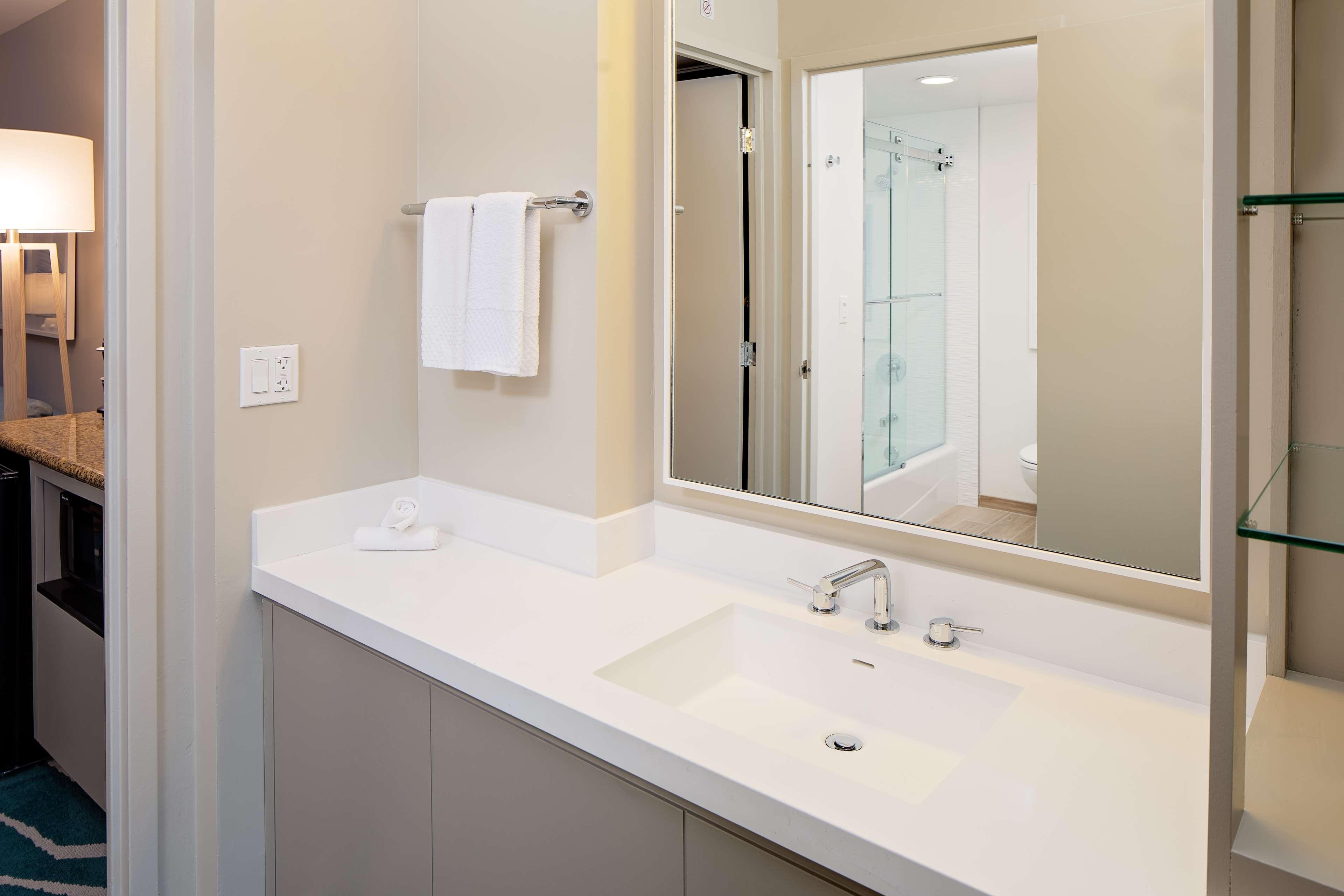 Embassy Suites By Hilton San Diego Bay Downtown Екстериор снимка