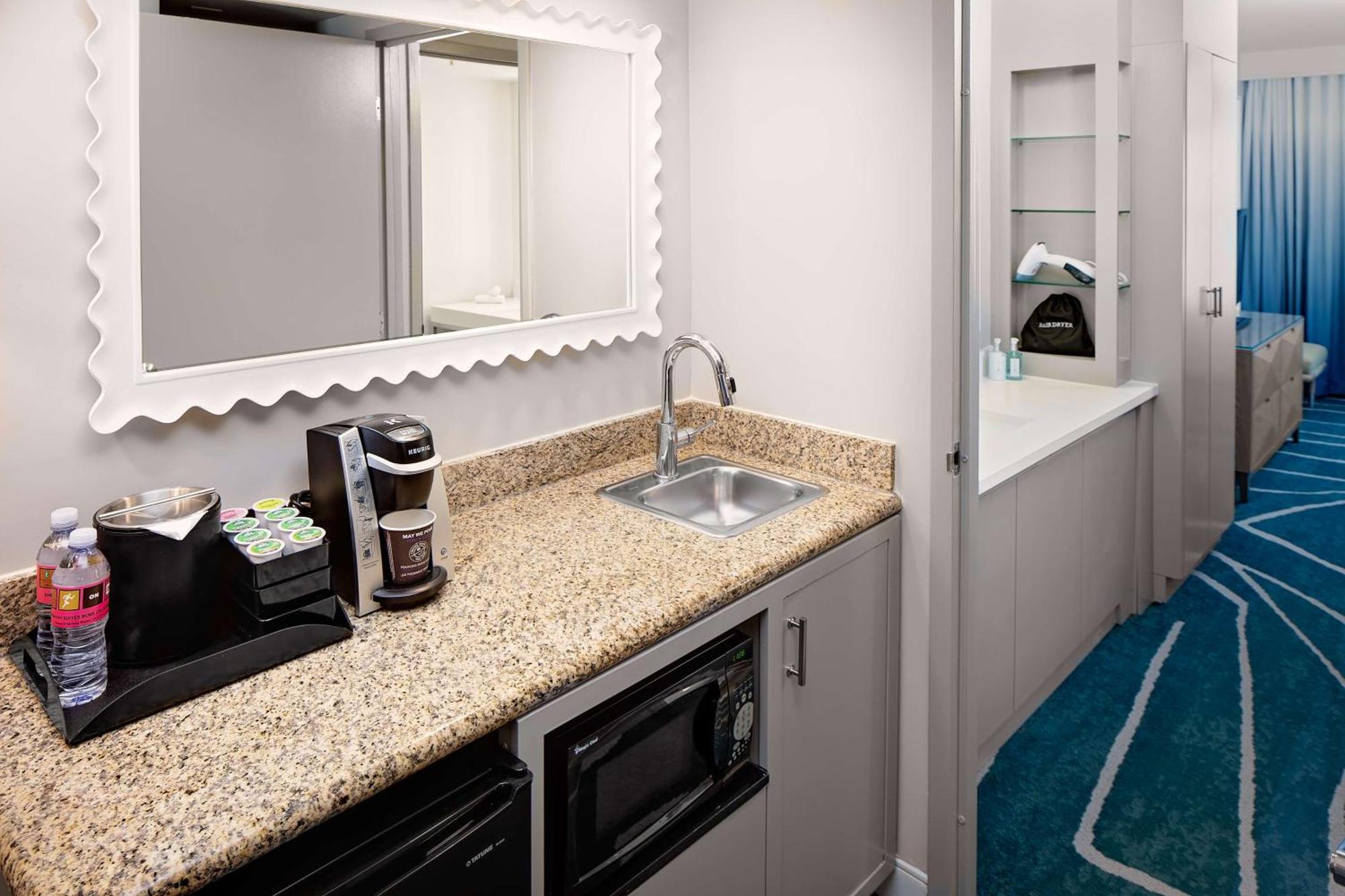 Embassy Suites By Hilton San Diego Bay Downtown Екстериор снимка
